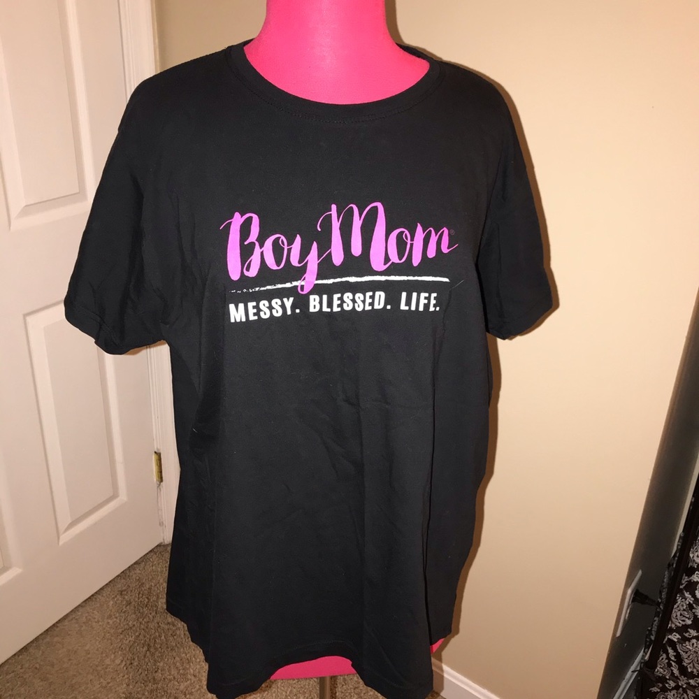 Women’s “Boy Mom” Tee 💖